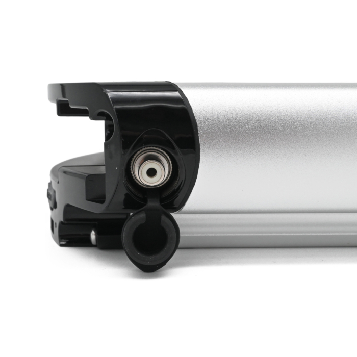 Close-up zijaanzicht van de Phylion XH370-13J Wall-E 37V 14Ah (2-polig). De oplaadpoort van deze Phylion accu is goed te zien.